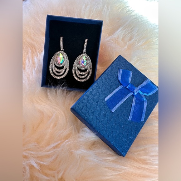 NWT AB and clear crystal drop earrings - Picture 3 of 3